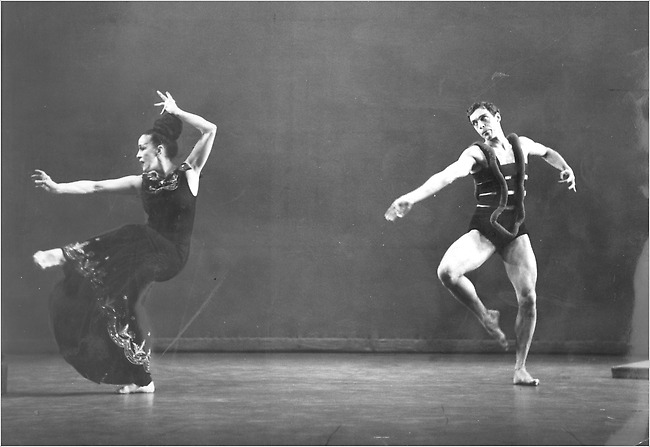 Paul Taylor and Martha Graham performing in Graham's Clytemnestra in 1960