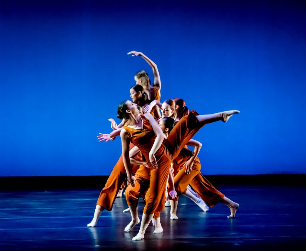 Backhausdance in Jennifer Backhaus' One Continuous Line - Photo: Jerry Li