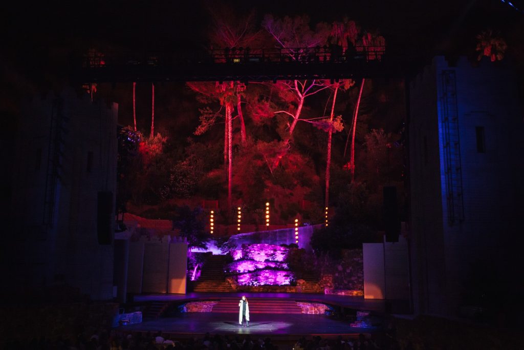 Deborah Brockus' closing speech - Rising Women - Photo by Gennia Cui, courtesy of The Ford Theatres