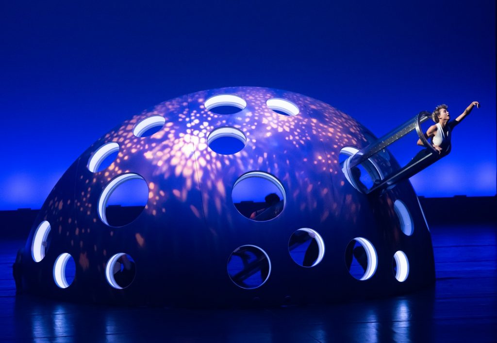 "Voyage" - DIAVOLO Architecture in Motion - Musco Center for the Arts - Photo by Doug Gifford