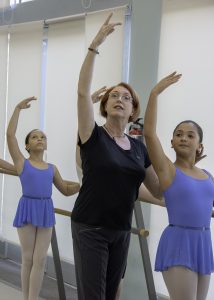 Andrea Paris-Gutierrez teaching class - Photo: Iker Gutierrez