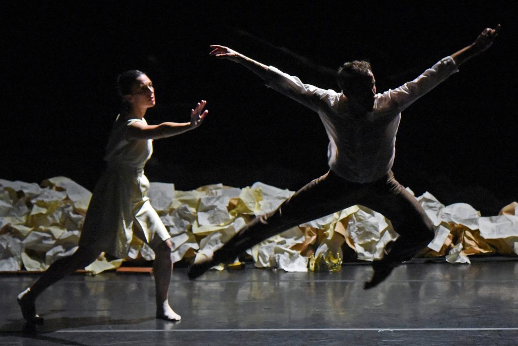 BODYTRAFFIC performs (d)elusive minds by Fernando Hernando Magadan at the Wallis Annenberg Center for the Performing Arts on September 26, 2019; (l-r) Tina Finkelman Berkett, Guzmán Rosado. Photo by Kevin Parry.