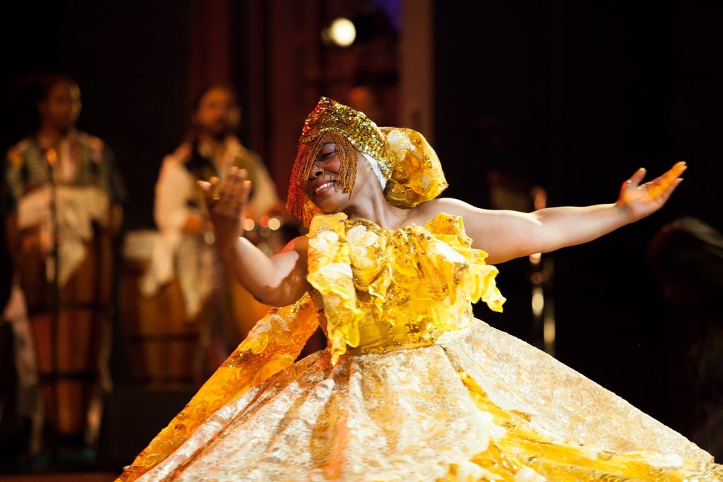 Viver Brasil - Oxum Ago Ayo - Photo by Gia Trovela