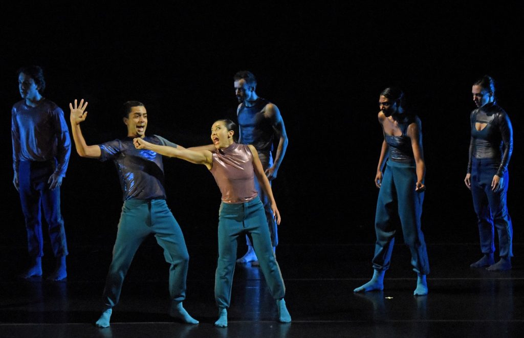 BODYTRAFFIC performs SNAP by Micaela Taylor at the Wallis Annenberg Center for the Performing Arts on September 26, 2019; (l-r) Ethan Colangelo, Joseph Davis, Tiare Keeno, Guzmán Rosado, Micaela Taylor, Tina Finkelman Berkett. Photo by Kevin Parry.