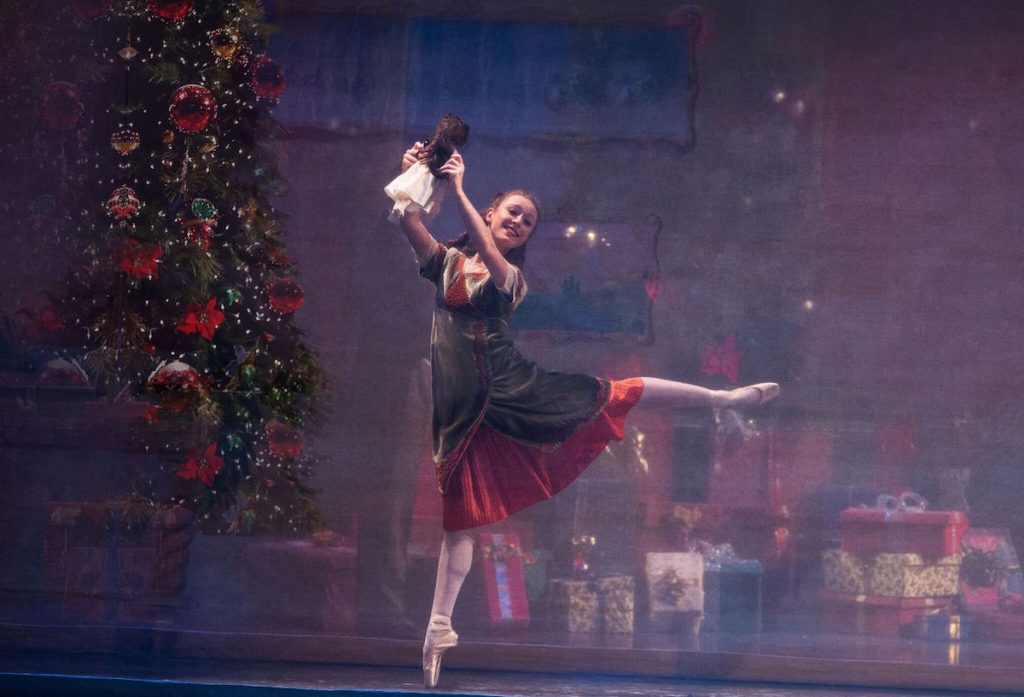 Los Angeles Ballet. Photo by Reed Hutchinson.