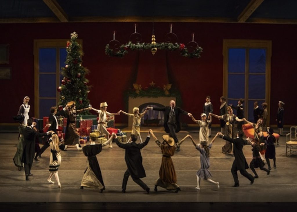 Los Angeles Ballet. Photo by Reed Hutchinson.