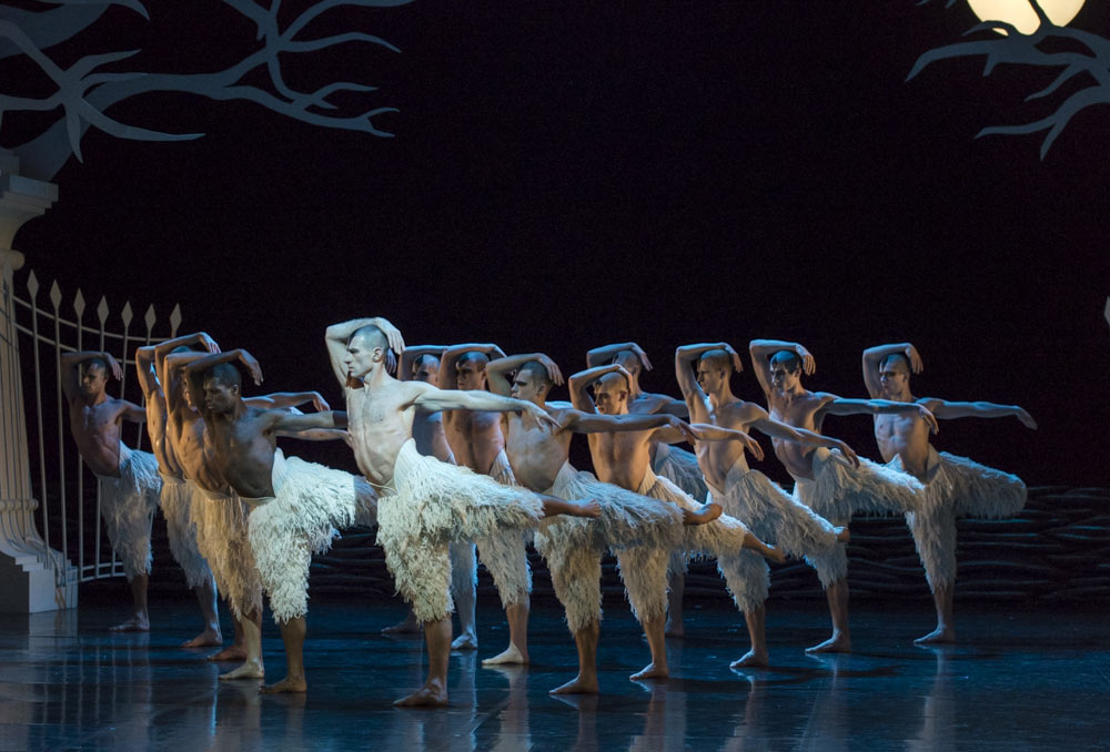 Matthew Bourne’s Swan Lake. Photo by Johann Persson.