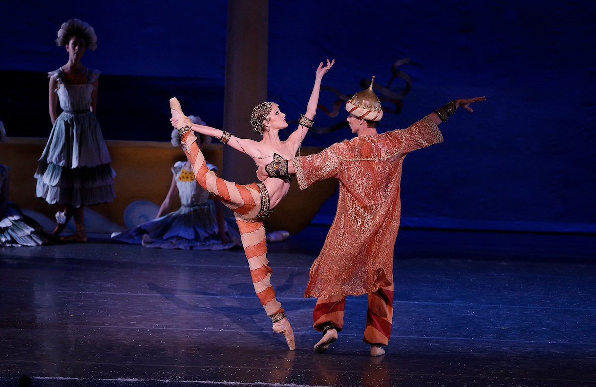 Los Angeles Ballet. Photo by Reed Hutchinson.