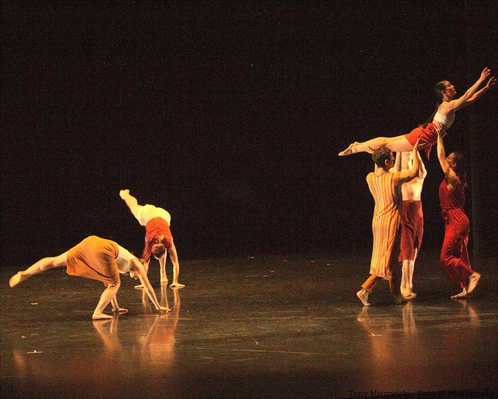 Cast of DANCA, MUSICORUM, RITMO by Joshua D. Estrada-Romero - Photo by Tony Mierzwicki