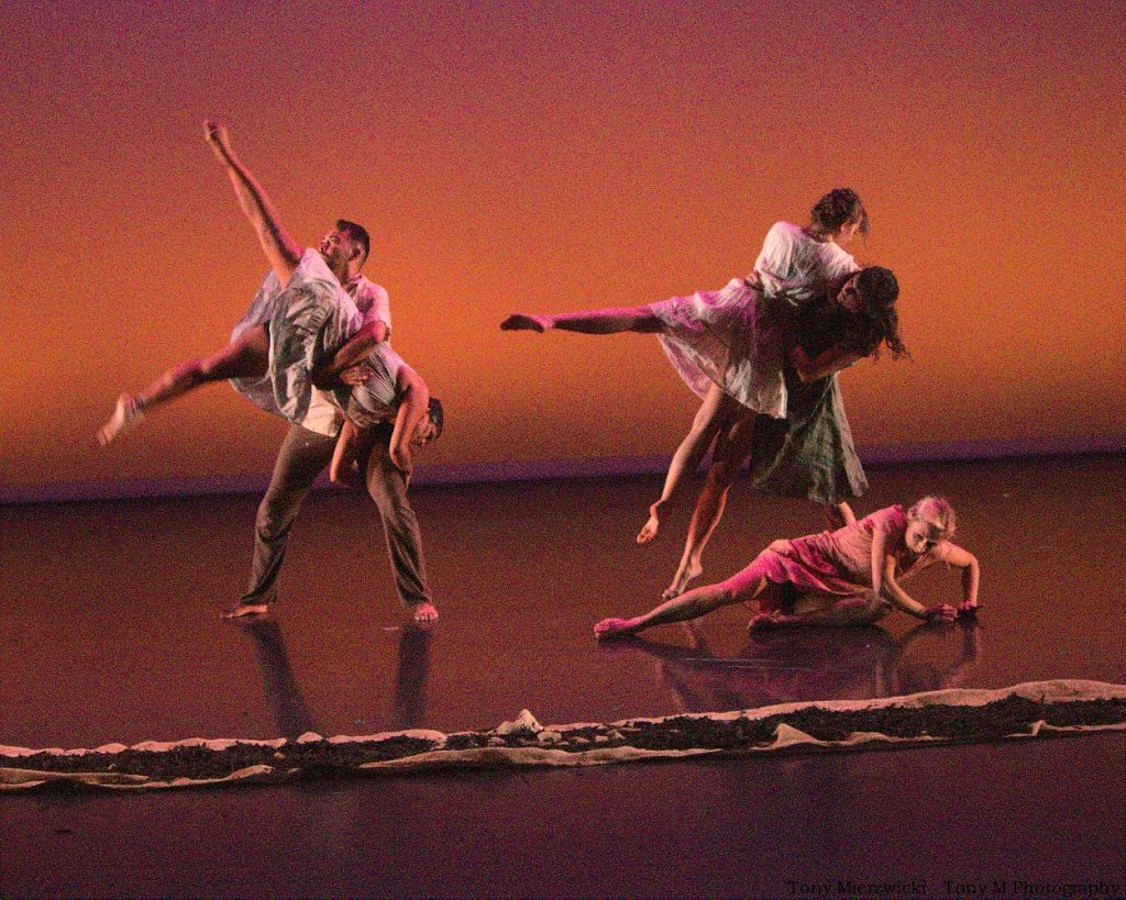 Cast of LITTLE SCREAMING FACT by Jana Taylor - Photo by Tony Mierzwicki