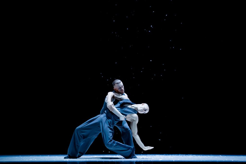 Les Ballet Jazz de Montréal: Leonard Cohen’s Dance Me - AlLes Ballet Jazz de Montréal: Leonard Cohen’s Dance Me - Mark Sampson and Yosmell Caldéron - © Photo Thierry du Bois 