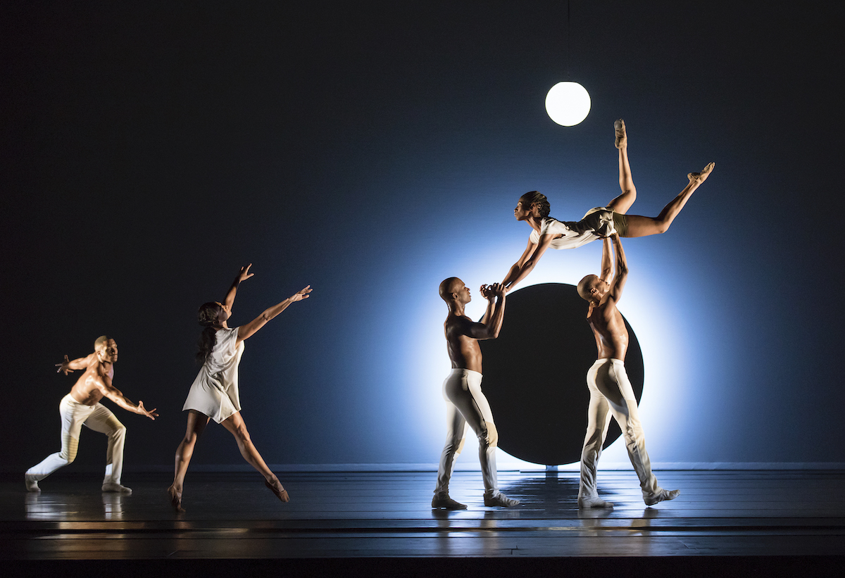 Alvin Ailey American Dance Theater. Photo by Paul Kolnik.