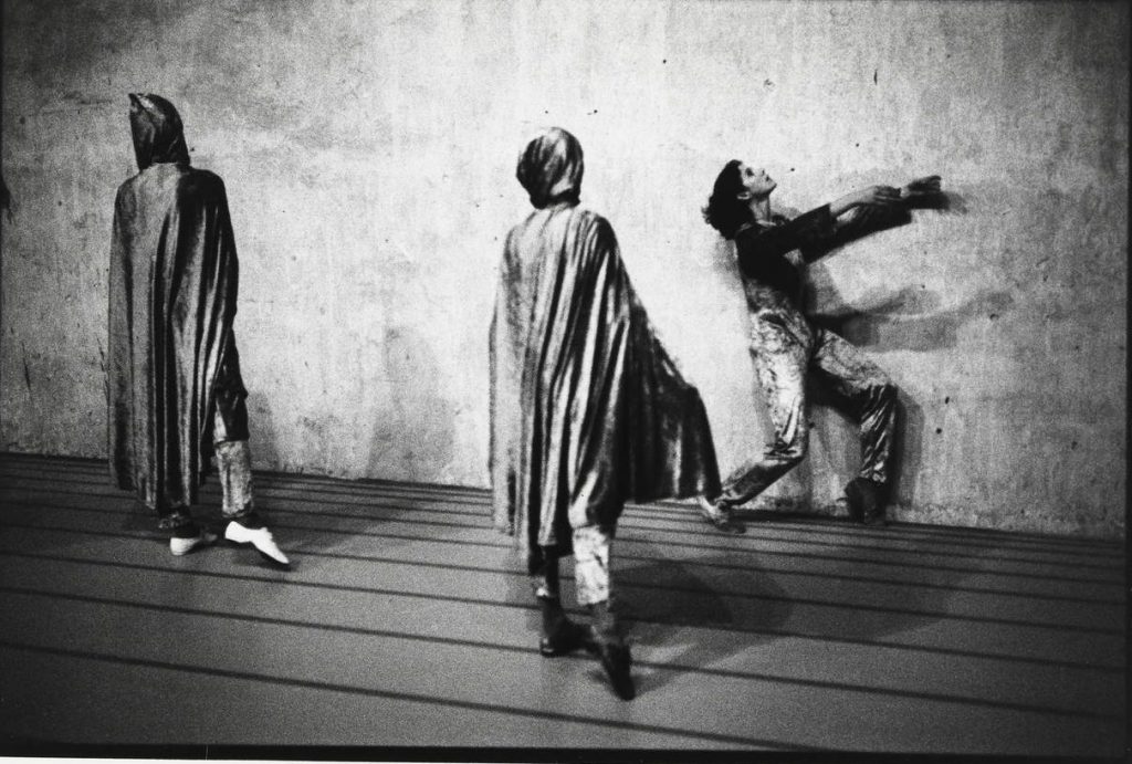 Viola Farber Dance Company in France - "Pour Radegonde" - Photo by Marc Tulane