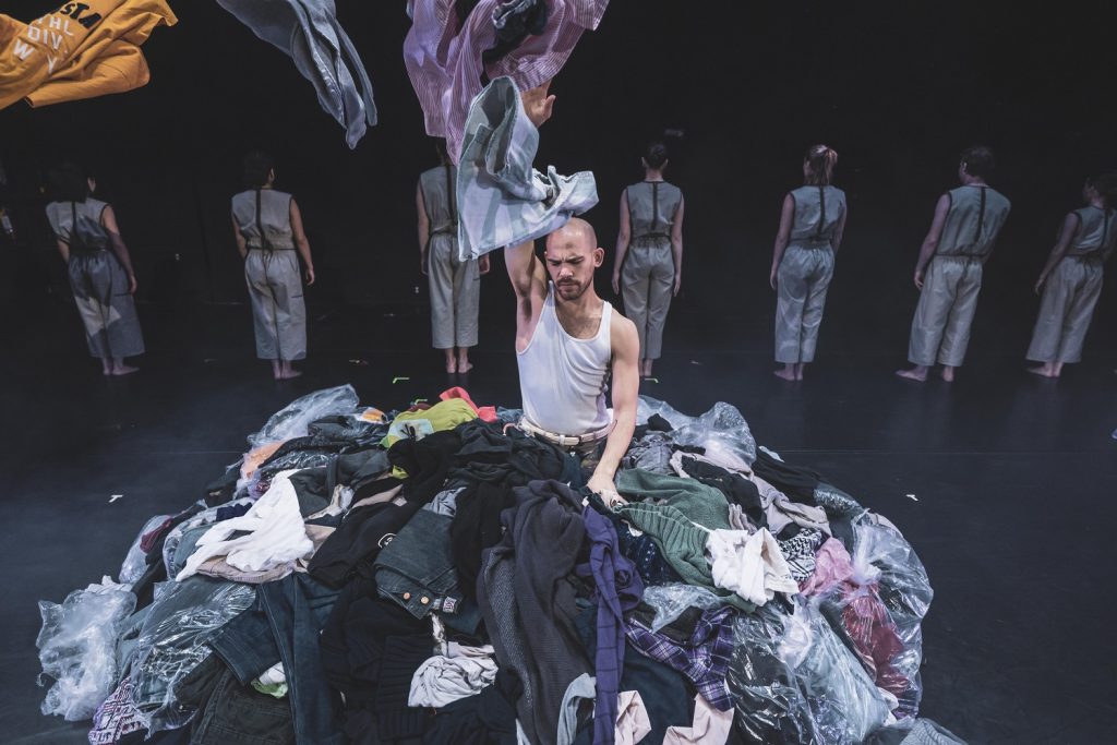 Derek Tabada in Entity Contemporary Dance production of "Transparent/see" - Photo by Vince Horiuchi