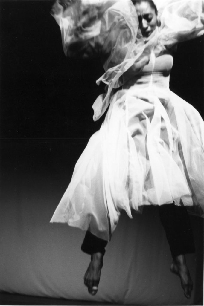Louise Reichlin & Dancers - "Woman In White" choreography by Louise Reichlin - Photo courtesy of the company