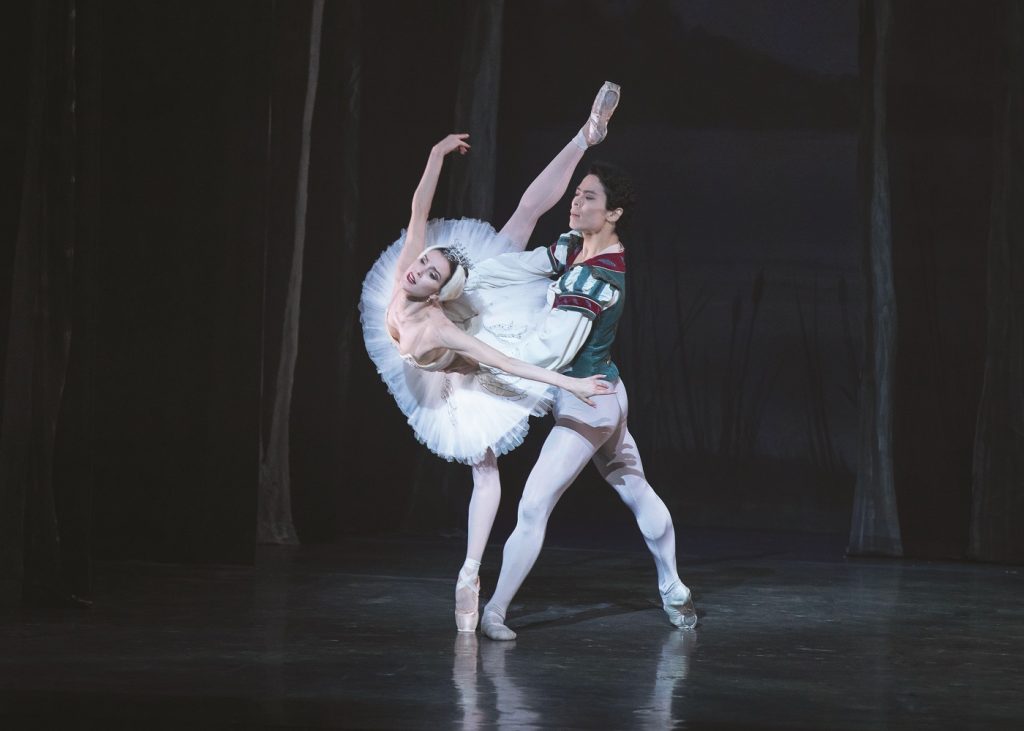 Petra Conti & Kenta Shimizu in Swan Lake - Photo: Reed Hutchinson