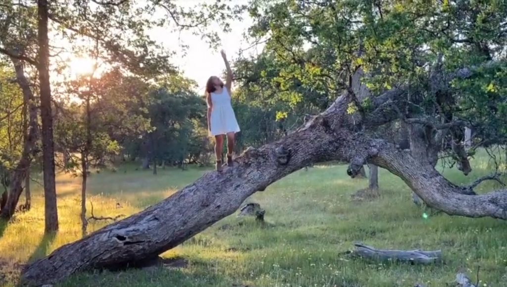 Hannah Millar - "What’s Your Choice [It’s Beautiful Over Here]" - Screenshot by LADC 