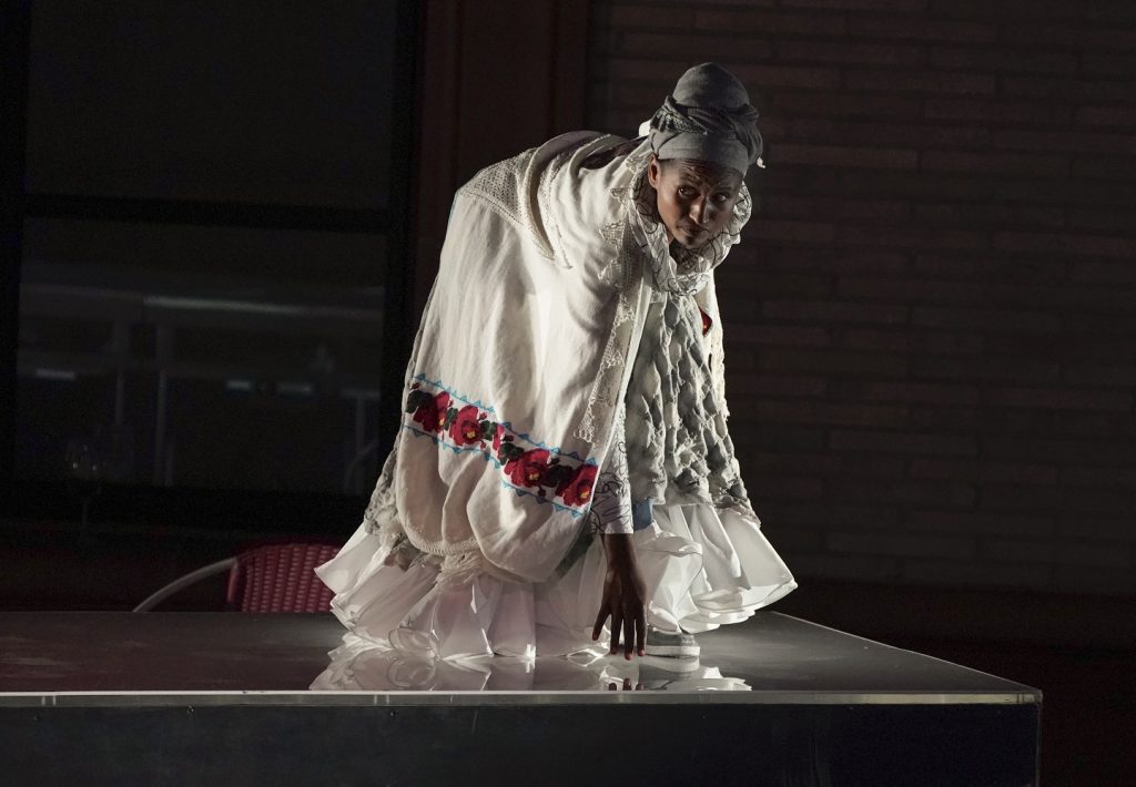 Himerria Wortham - Heidi Duckler Dance world premiere of "The Chandelier" at Wallis Annenberg Center for the Arts - Photo by Lawrence K. Ho