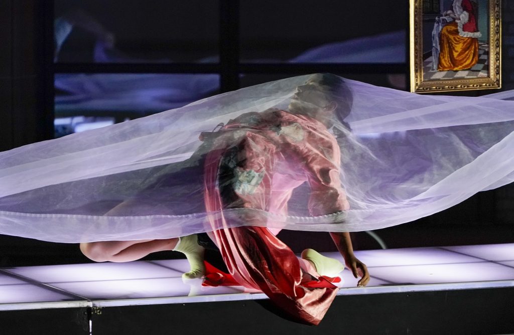 Nicole Flores - Heidi Duckler Dance world premiere of "The Chandelier" at Wallis Annenberg Center for the Arts - Photo by Lawrence K. Ho