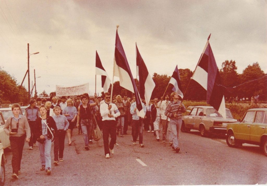 Estonian people during the peaceful Singing Revolution. - Photo by Eerik-Niiles Kross.