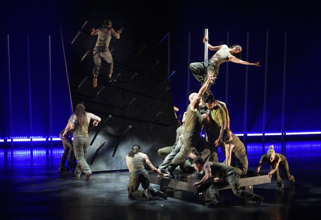 DIAVOLO/Architecture In Motion - "S.O.S. Signs of Strength" by Jacques Heim - Photo Lawrence K. Ho
