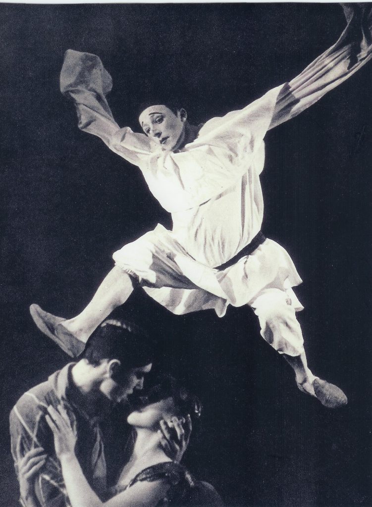 Stanley Holden dancing clown - Photo courtesy of the author.