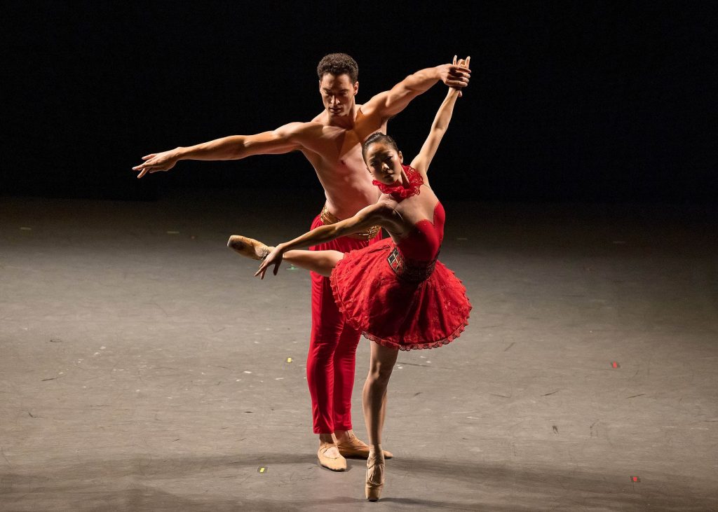 Los Angeles Ballet - Sirui Liu and Fabrice Calmels in Annabelle Lopez Ochoa's "Bloom" (Guest artists courtesy of Cincinnati Ballet) - Photo by Reed Hutchinson/LAB