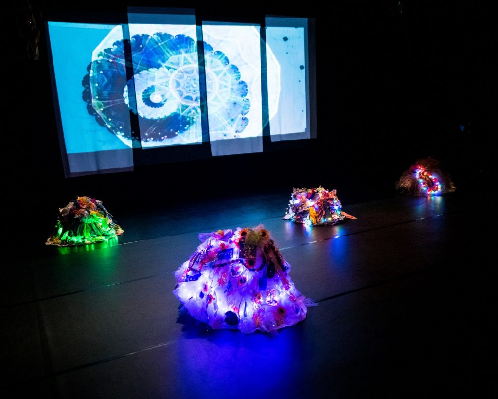 Primera Generación Dance Collective in "Nepantla" - Photo by Bobby Gordon @bobgsnapshots