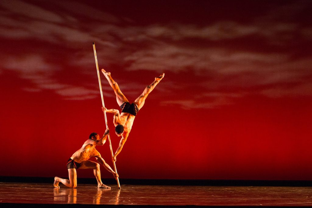 Segerstrom Center for the Arts - Momix Viva Momix - Photo by Eddy Fernandez