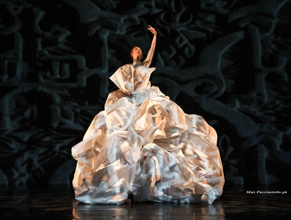 Segerstrom Center for the Arts - Momix Viva Momix - Photo by Max Pucciariello