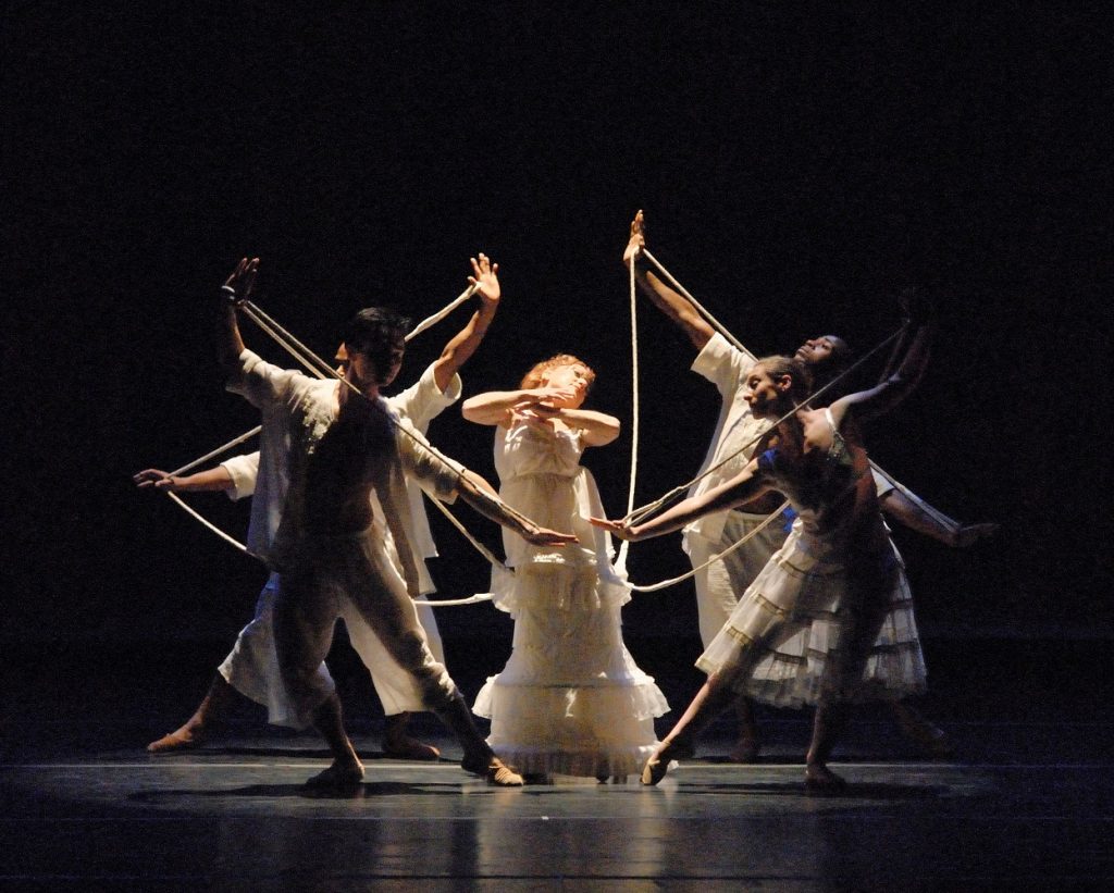 Hoang Dang, Joey King, Mary Verdi-Fletcher, Sara Lawrence-Sucato, Robbie Cecil performs the gorgeously choreographed piece titled Walls of Glass. Integrated dance at its finest. Image courtesy of the Dancing Wheels Company.