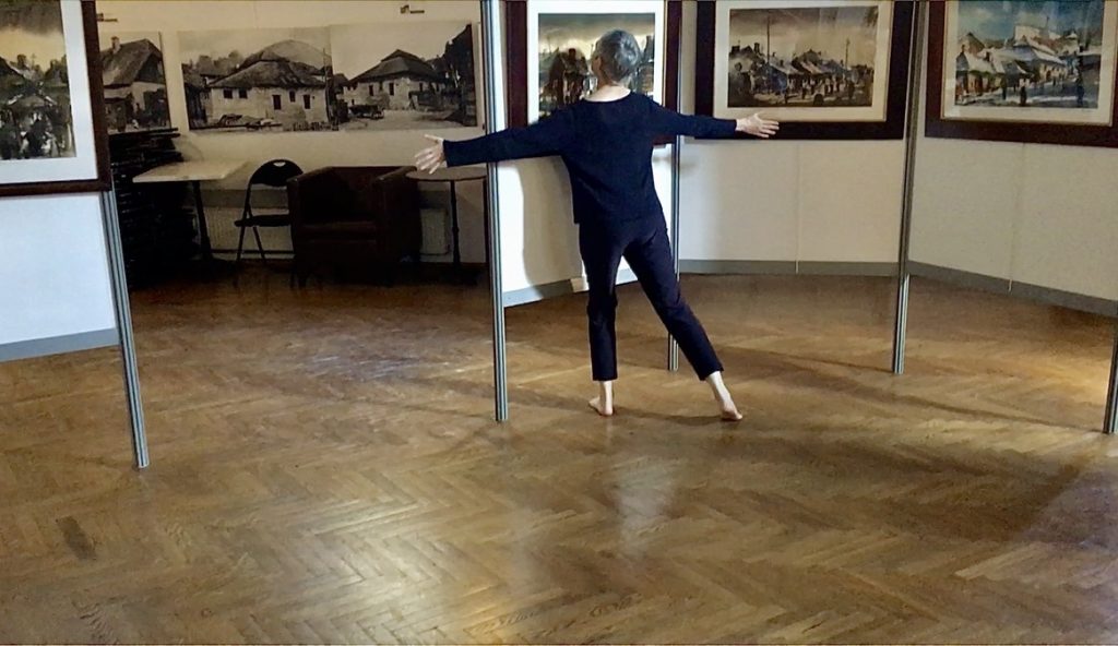 Karen Goodman in "Dybbuk Remix: Dancing Between Worlds" - Screenshot screenshot courtesy of the artist.