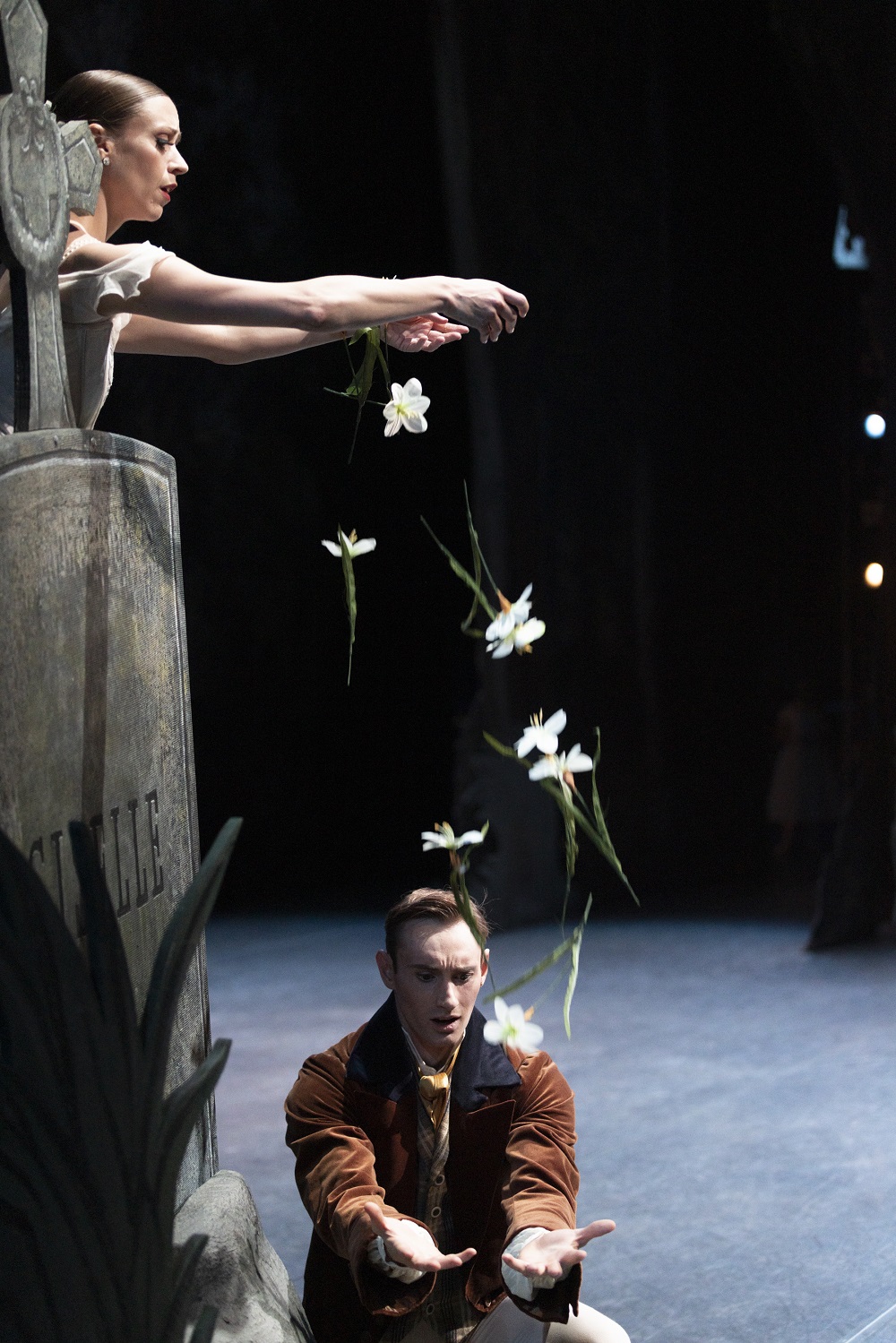 Pacific Northwest Ballet principal dancers Lesley Rausch and James Kirby Rogers in Peter Boal’s staging of "Giselle" - Photo © Angela Sterling