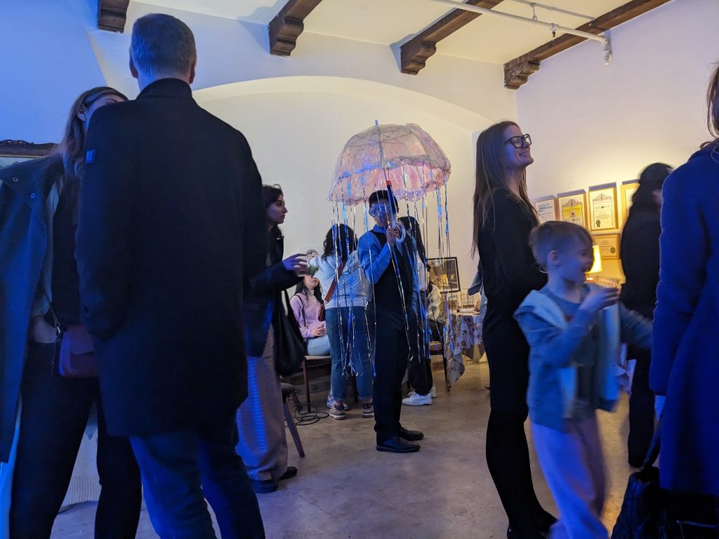 Heidi Duckler Dance - Audience mingling prior to performance - Photo by LADC