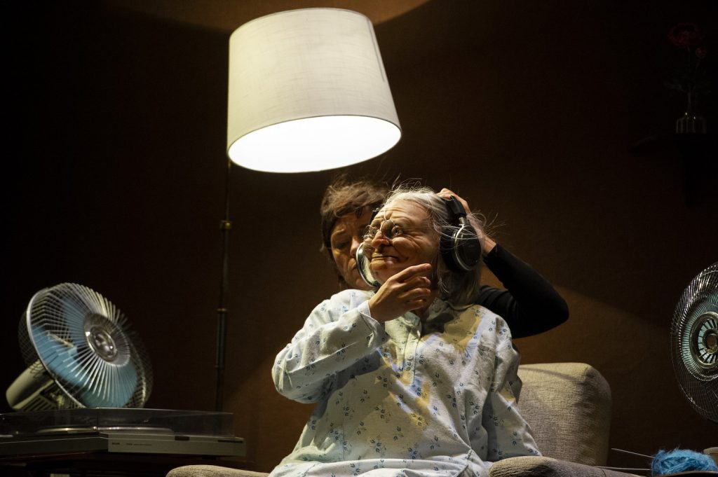 Scene from "Dimanche" - Photo by Virginie Meigne