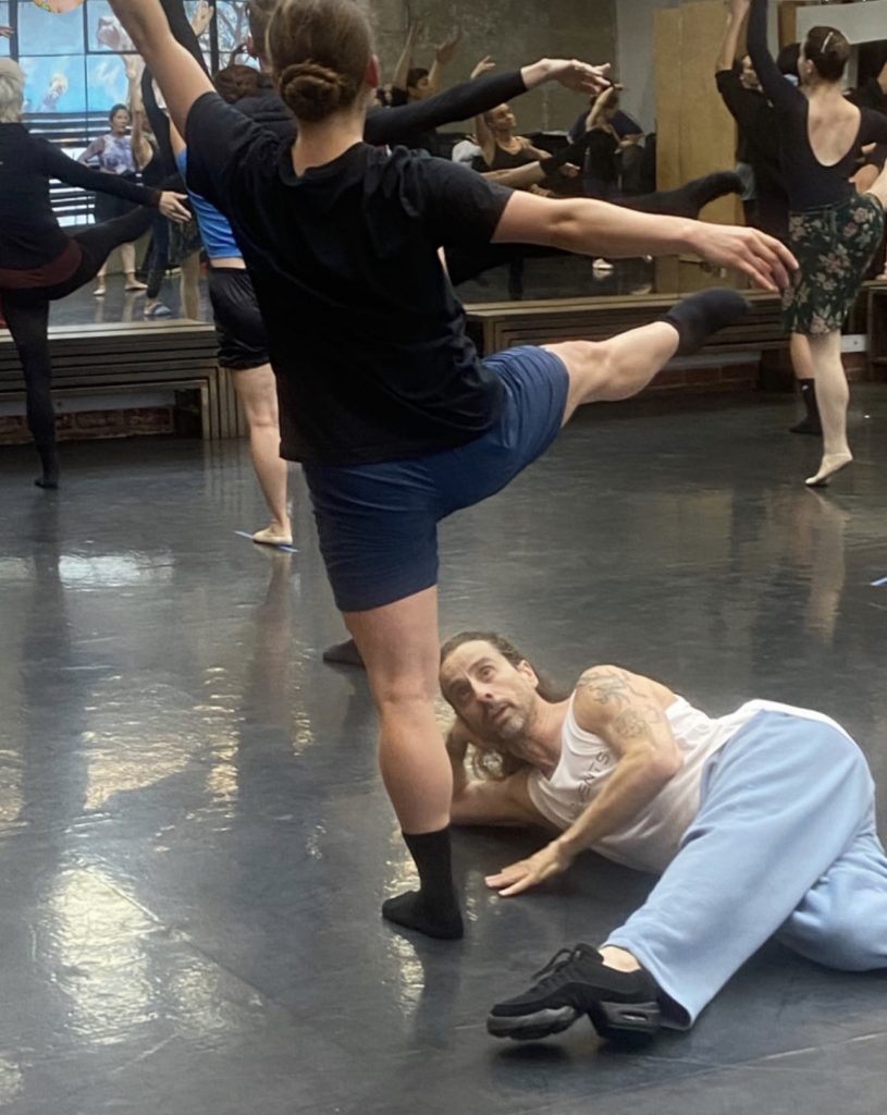 Ido Tadmor giving a correction to student - Photo courtesy of the artist.