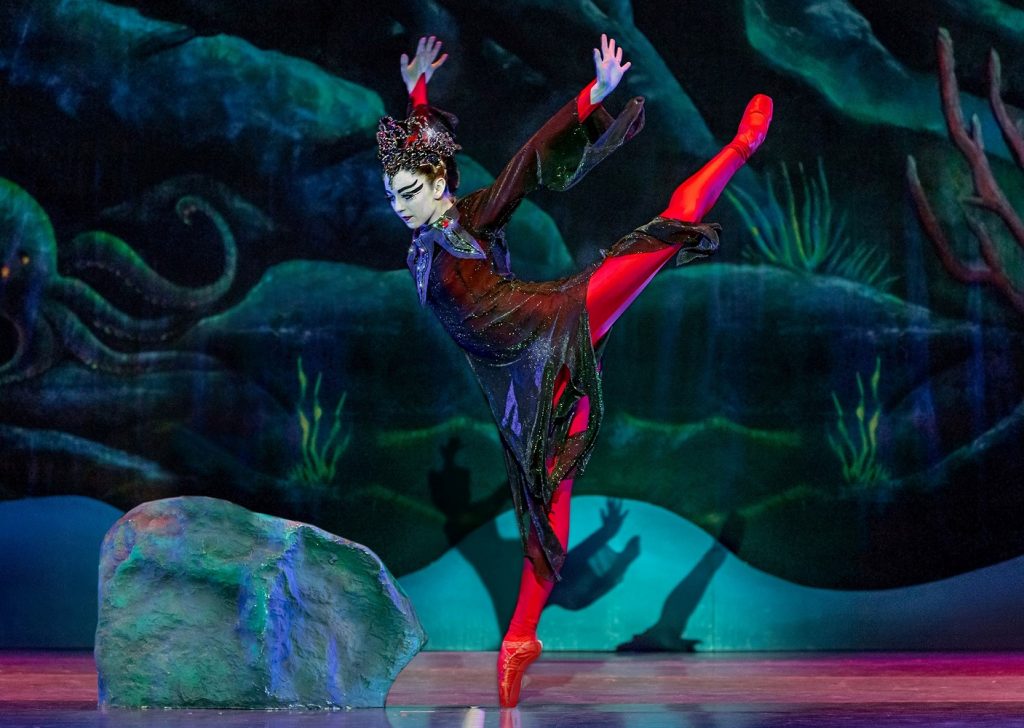 Inland Pacific Ballet's "The Little Mermaid" - Gracie Holway as Sea Witch - Photo ©2004 E.Y. Yanagi