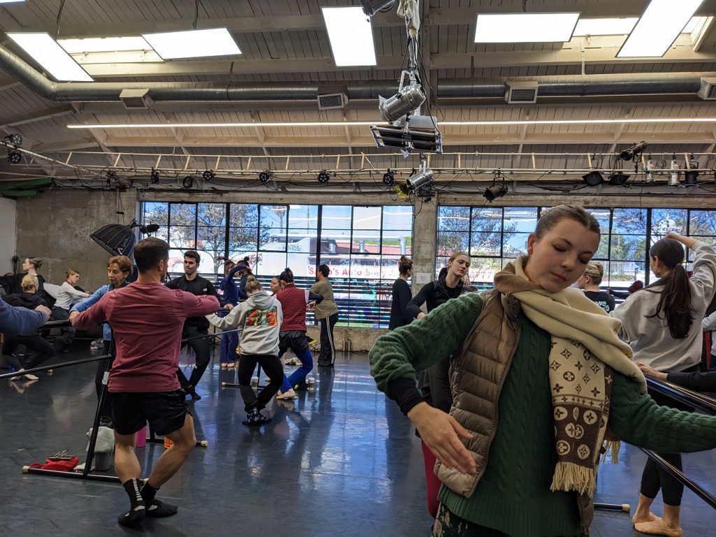 Dancers at ballet barre in Ido Tadmor's class at Mimoda Studio - Photo by LADC 