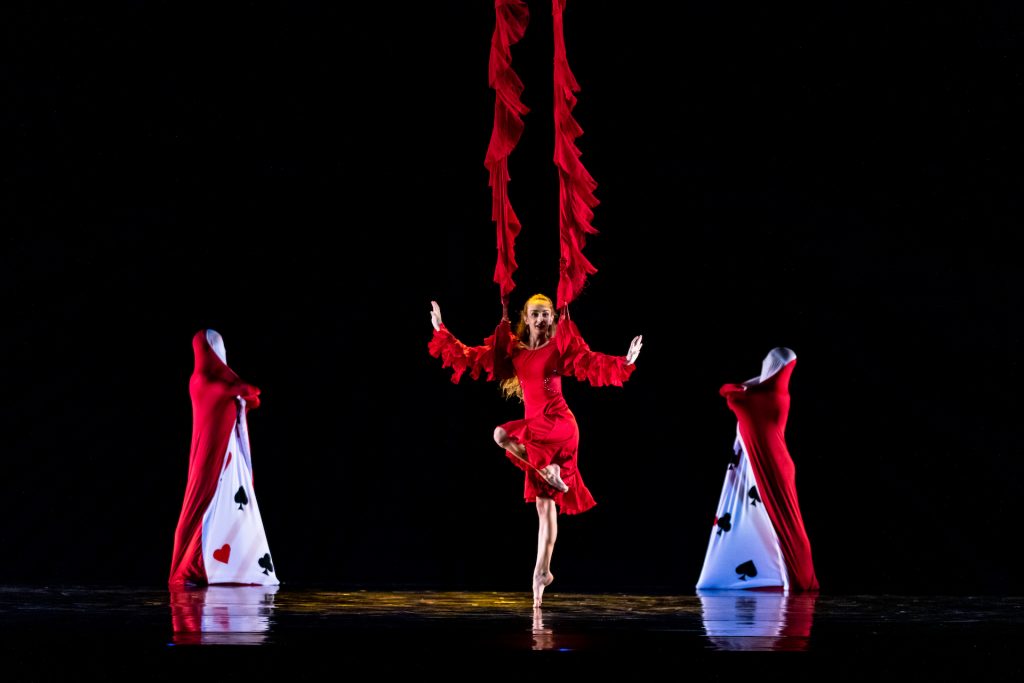 MOMIX - "ALICE" - Photo by Sharen Bradford