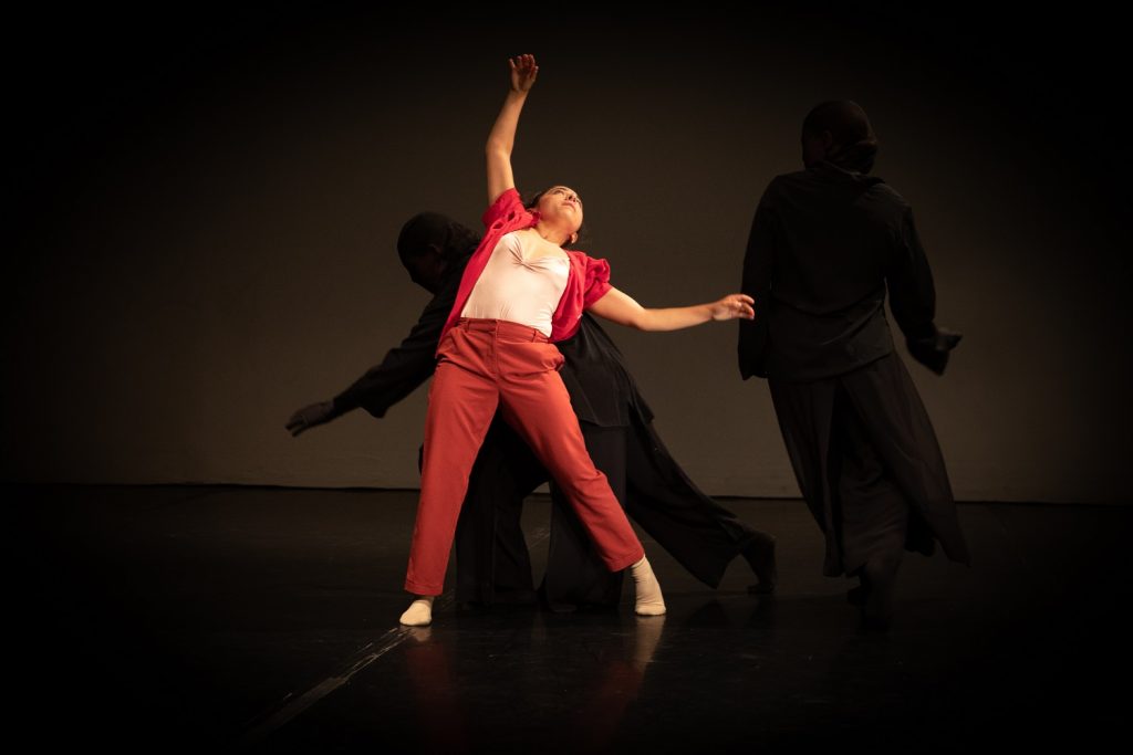 LA Dance Festival 2023 - Julia Gonzalez (center) with Jordyn Maxfield and Lexi Maxfield in Hannah Millar's "Beginning is end the End" - Photo by Denise Leitner