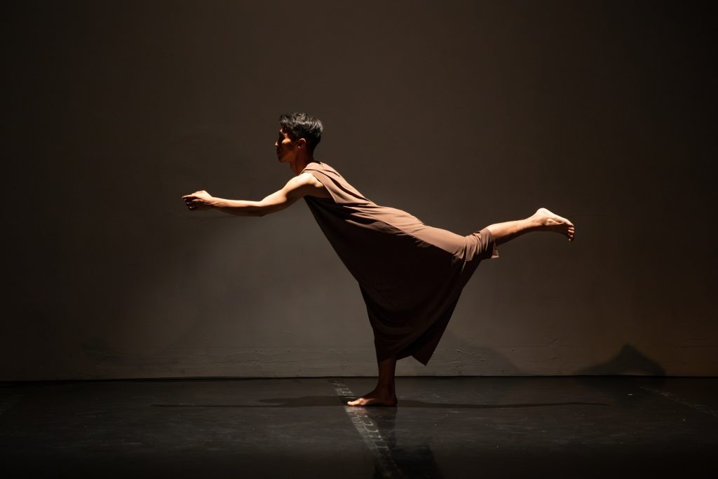 Junhyeong PAK in "Homo Ludens II" by Mi-sun KIM (KIMI Dance) - Photo by Denise Leitner