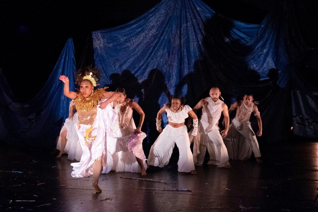 CONTRA-TIEMPO - (L-R) Kati Hernandez, Jannet Galdamez, Jasmine Stanley, Alek Lopez, Edgar Aguirre in "¡azúcar!" - Photo by Robert Davezac