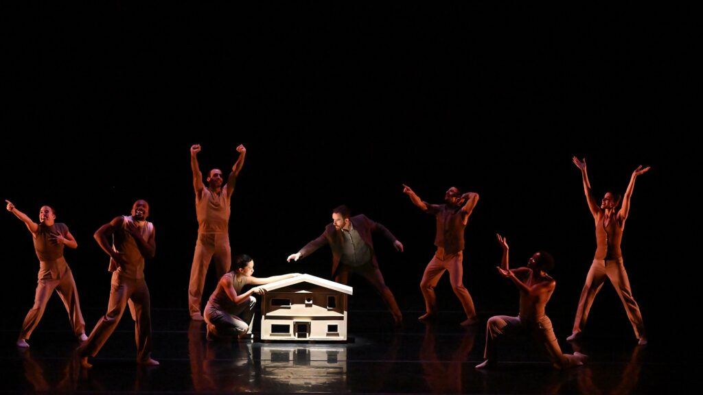 "The Act of Becoming" performed by BODYTRAFFIC: Katie Garcia, Pedro Garcia, Alana Jones, Tiare Keeno, Ty Morrison, Joan Rodriguez, Guzmán Rosado and Jordyn Santiag - Photo by Rob Latour/S