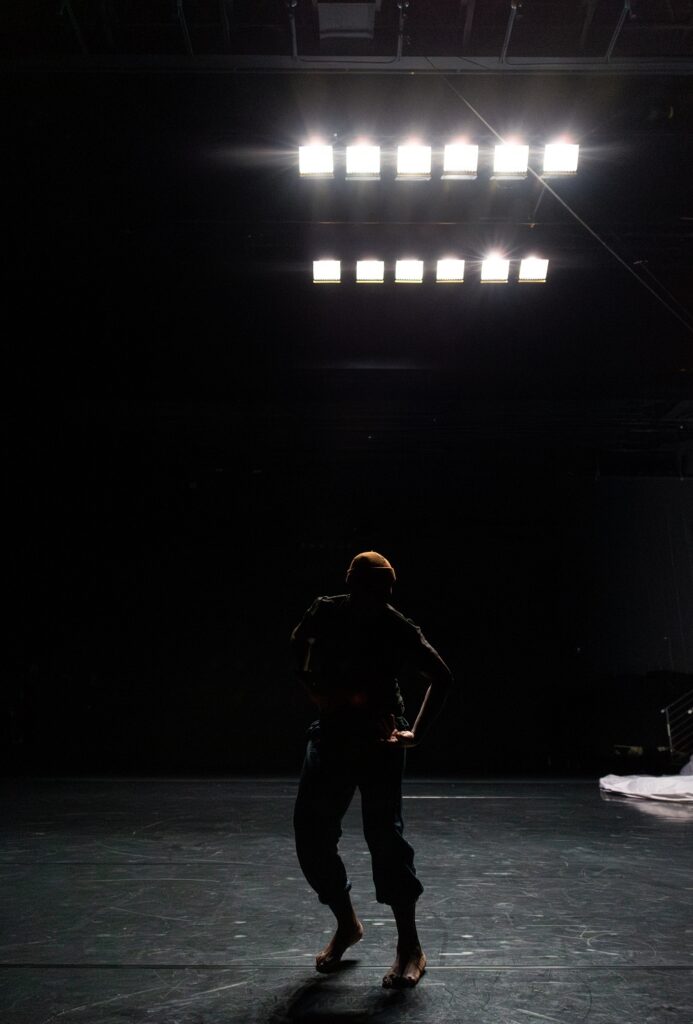 Salia Sanou in Dimitri Chamblas' "takemehome" - Photo by Angel Origgi