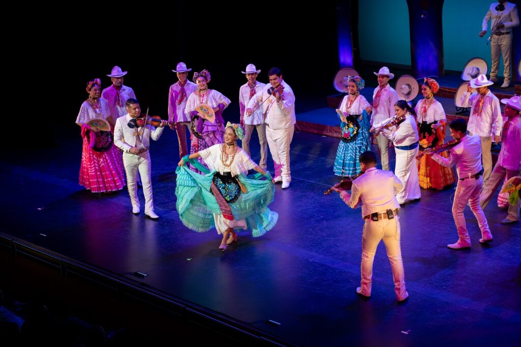 Ballet Folklórico de Los Ángeles and Mariachi Garibaldi de Jaime Cuéllar perform in Nochebuena A Christmas Spectacular - Photo by Luis Luque, Luque Photography