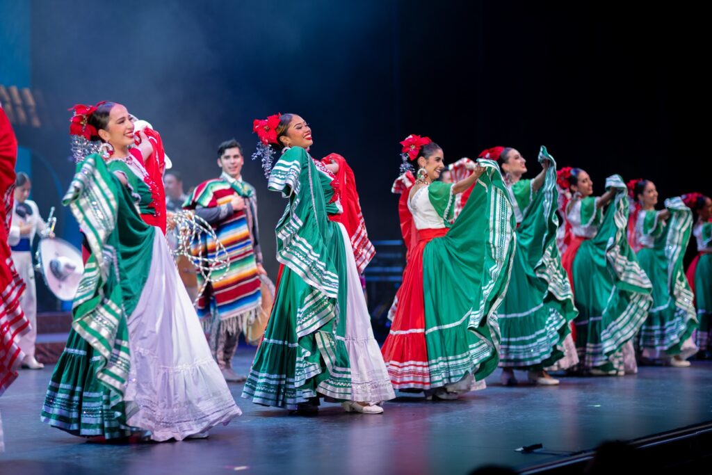 Ballet Folklórico de Los Ángeles and Mariachi Garibaldi de Jaime Cuéllar perform in "Nochebuena A Christmas Spectacular" - Ballet Folklórico de Los Ángeles and Mariachi Garibaldi de Jaime Cuéllar perform in "Nochebuena A Christmas Spectacular" - Photo by Luis Luque, Luque Photography.