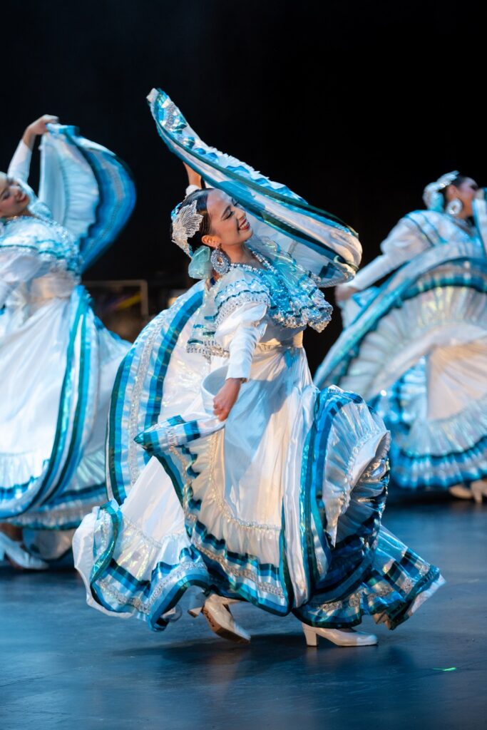 Ballet Folklórico de Los Ángeles and Mariachi Garibaldi de Jaime Cuéllar perform in "Nochebuena A Christmas Spectacular" - Ballet Folklórico de Los Ángeles and Mariachi Garibaldi de Jaime Cuéllar perform in "Nochebuena A Christmas Spectacular" - Photo by Luis Luque, Luque Photography.