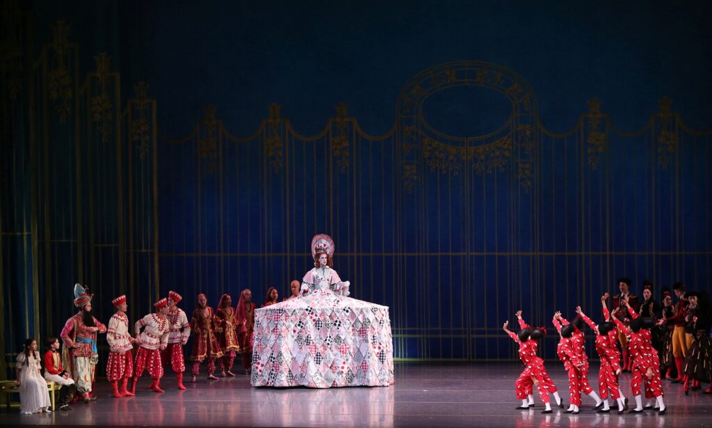 ABT - Duncan Lyle as Mother Ginger in Alexei Ratmansky’s "The Nutcracker" - Photo: Marty Sohl.