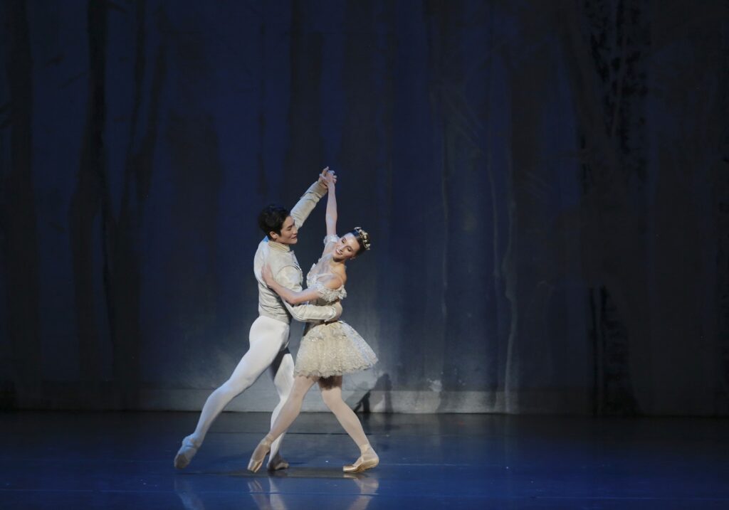 ABT - Devon Teuscher (Clara, the Princess) and Joo Won Ahn (Nutcracker, the Prince) in Alexei Ratmansky’s "The Nutcracker" - Photo: Marty Sohl.