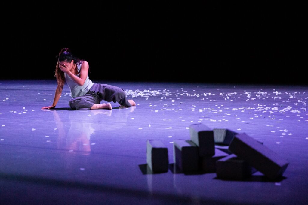 Punto de Inflexión - Leslie Jara in "Abrirse el Cuerpo" - Photo by Todd Collins.